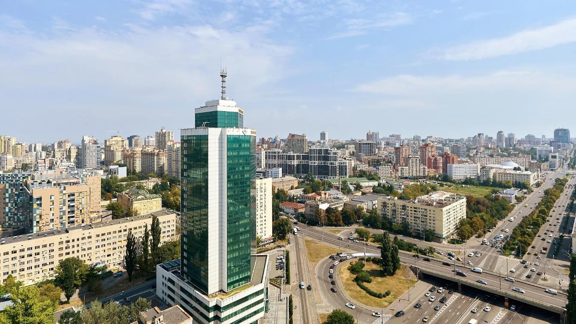 Aparthotel Vip Studio Manhattan City, Prospect Beresteiskyi 11 Kyiv