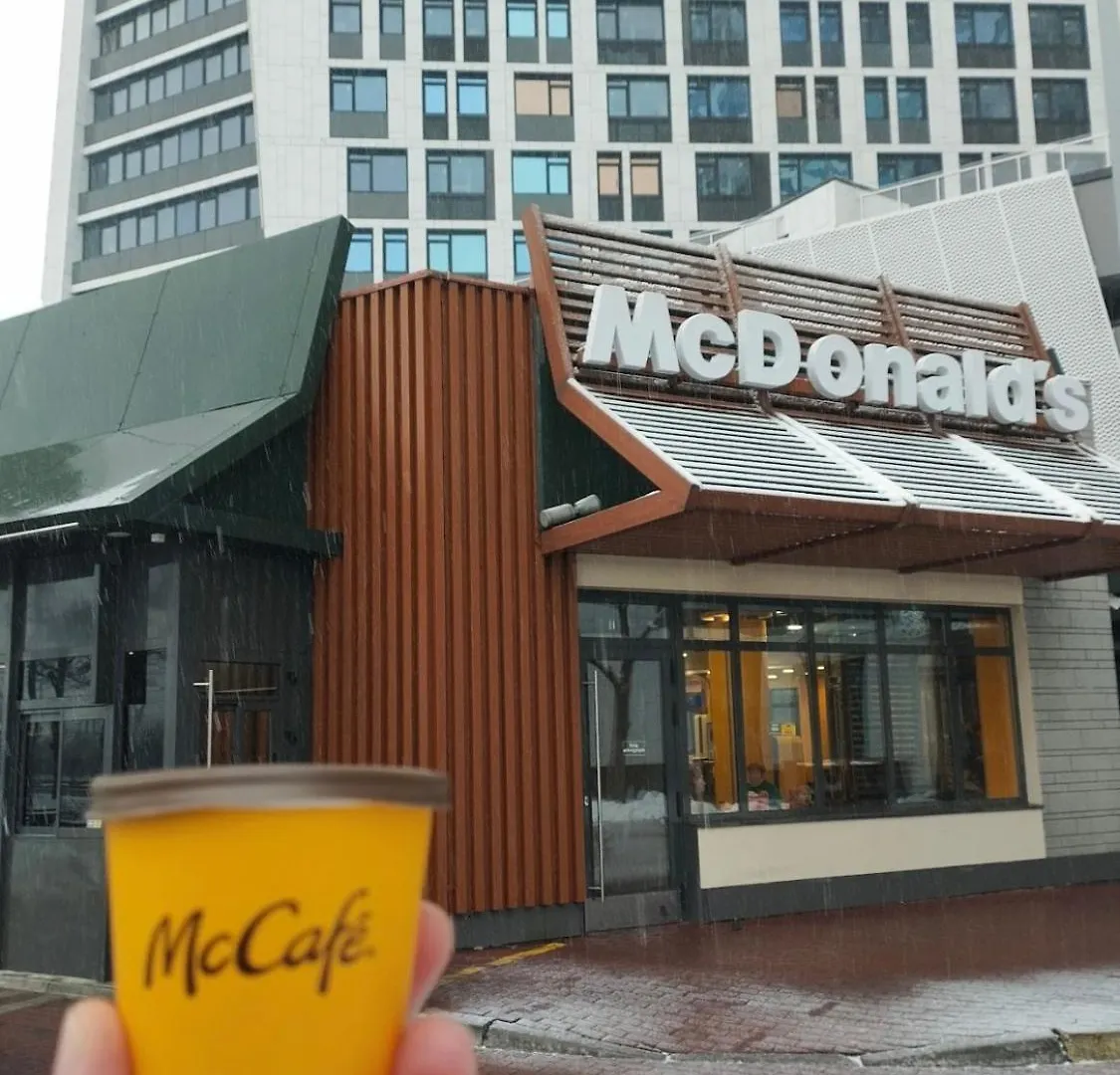 Aparthotel Vip Studio Manhattan City, Prospect Beresteiskyi 11 Kyiv