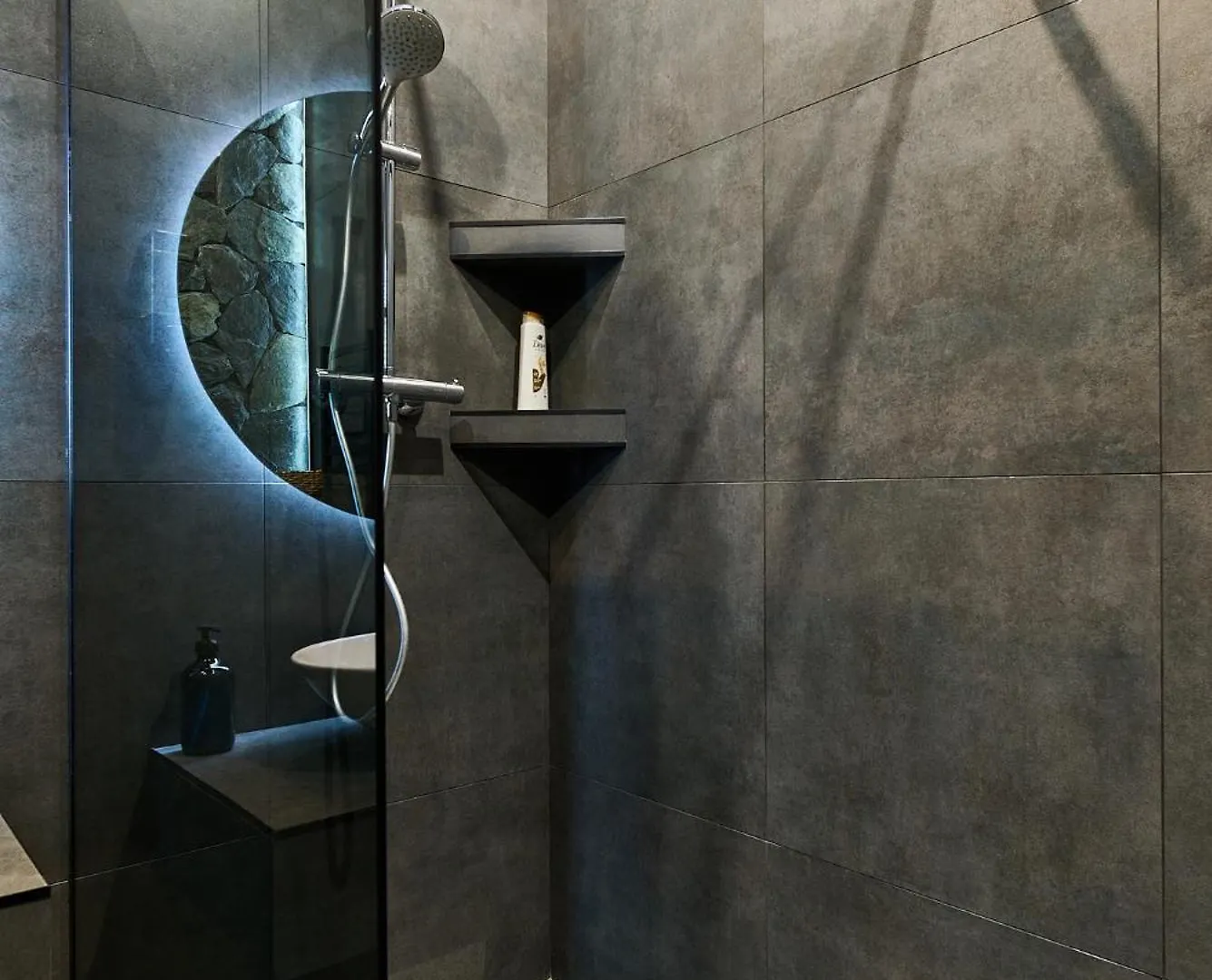 Aparthotel Vip Studio Manhattan City, Prospect Beresteiskyi 11 Kyiv