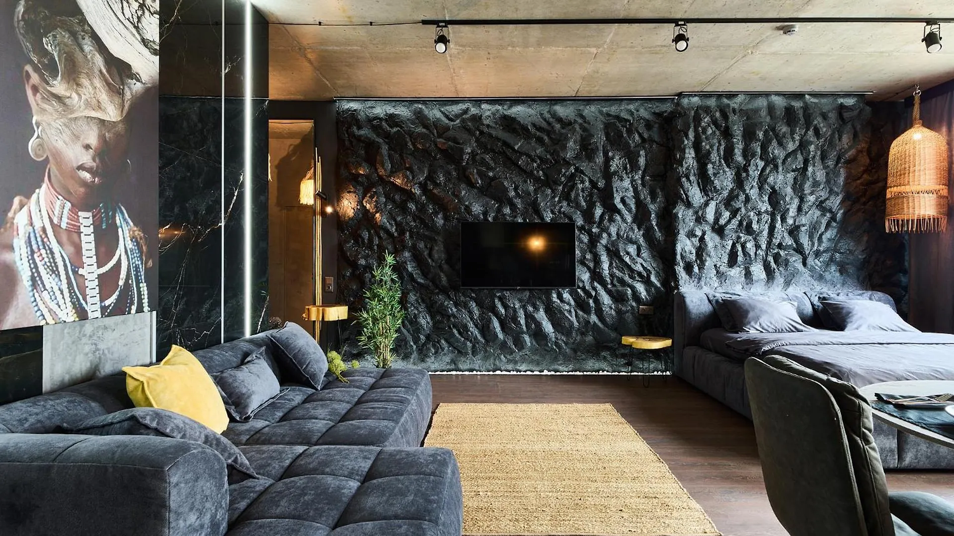 Aparthotel Vip Studio Manhattan City, Prospect Beresteiskyi 11 Kyiv