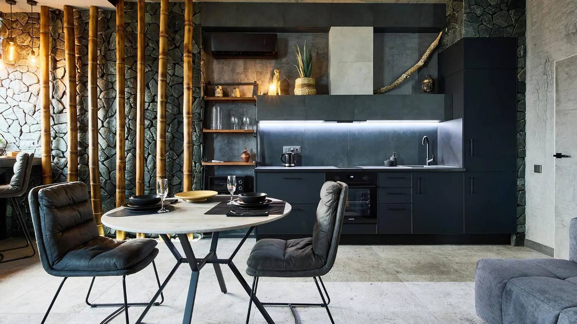Aparthotel Vip Studio Manhattan City, Prospect Beresteiskyi 11 Kyiv